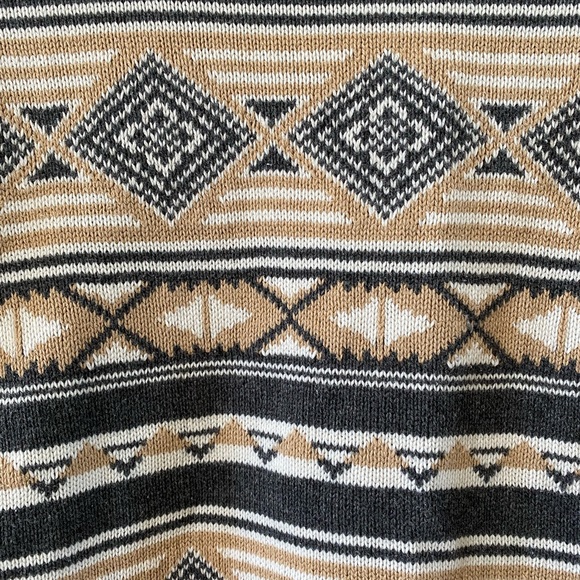 XXI Brand Small Patterned Long-Sleeved Sweater - Picture 4 of 4